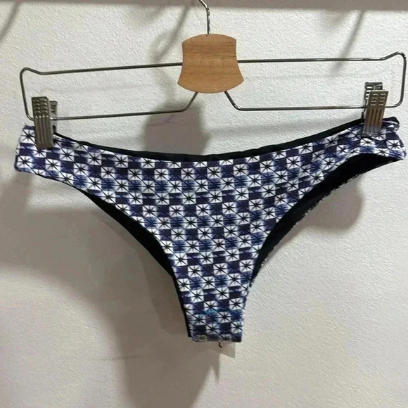 Sensible Graves Bikinis Tori Reversible Bikini Bottoms - Zen Out/Black - Picture 3 of 4